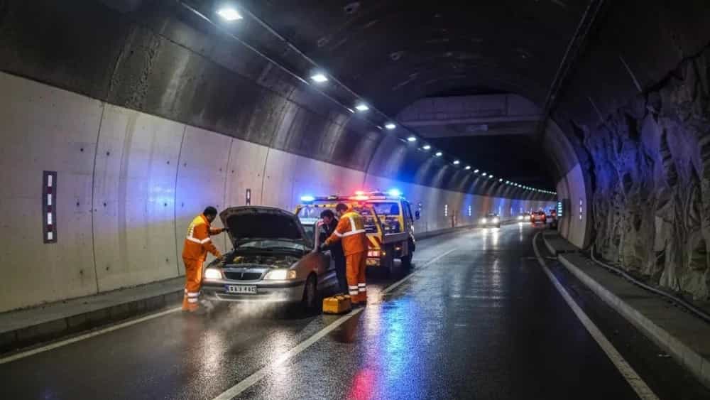 امداد خودرو شبانه روزی در تونل رخ شهرکرد